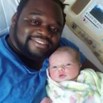 Pourquoi certains conducteurs affichent cet autocollant inversé sur leur voiture